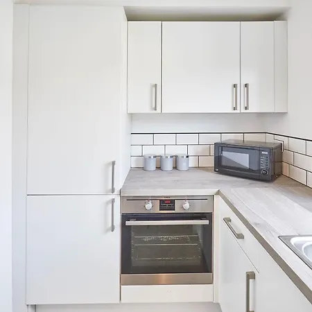 Host & Stay - Psyche Apartment